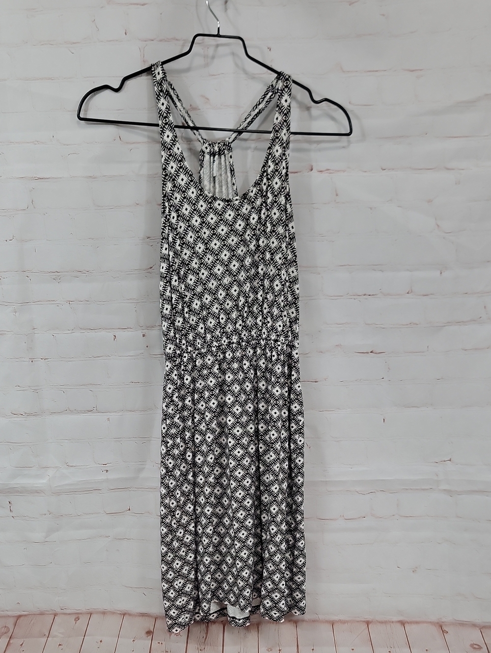 Old Navy Black & White Geometric Racerback Maxi Dress